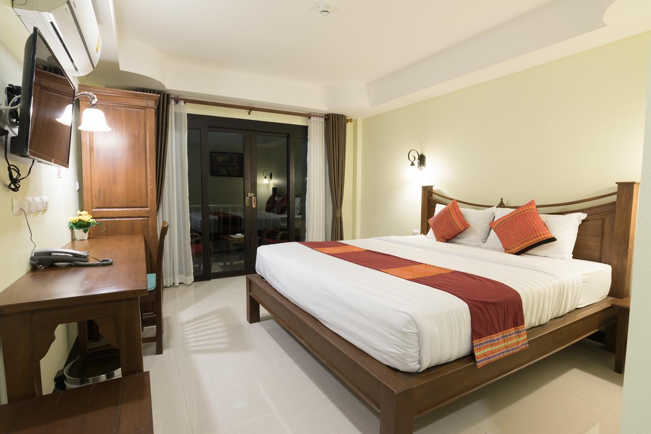 Riverside House 3*